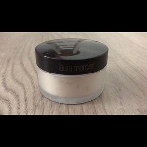 Laura Mercier setting powder